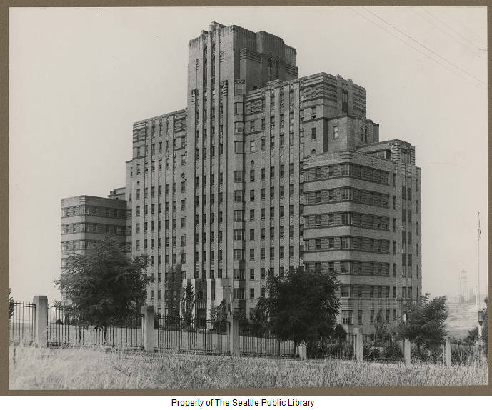 Historic black and white photo of the Pacific MEdical Tower in 1932.